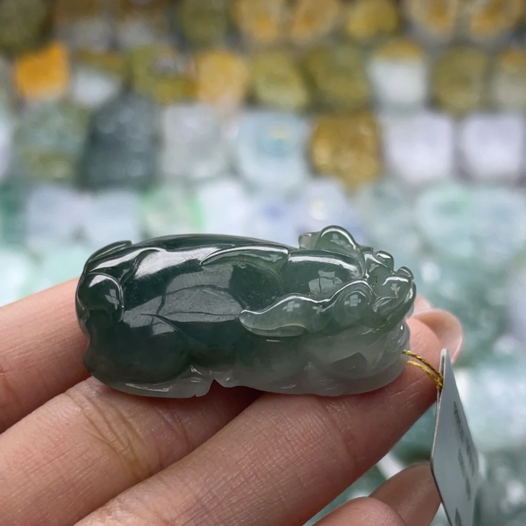 翡翠未镶嵌颈饰貔貅