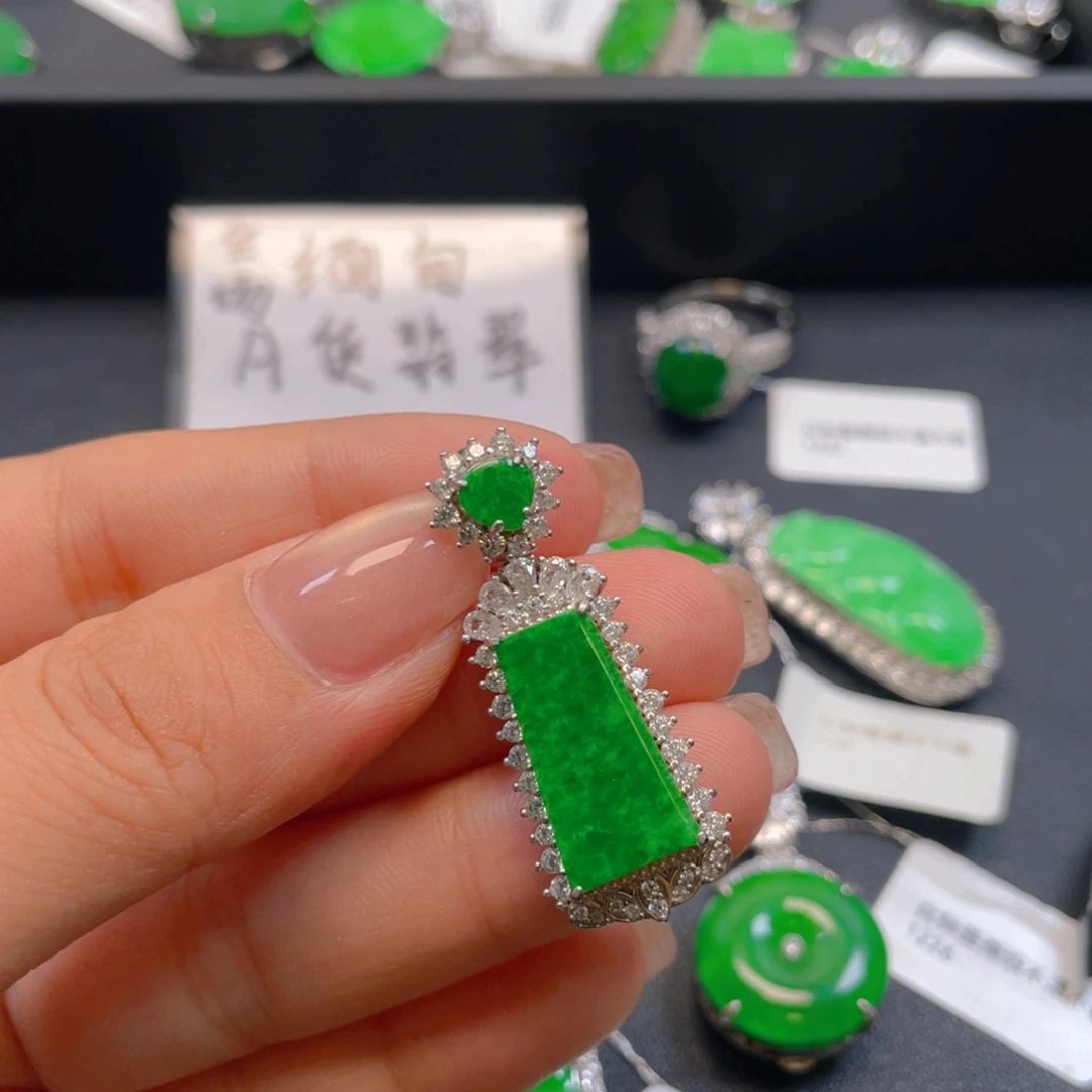 翡翠银S925镶嵌颈饰翡翠