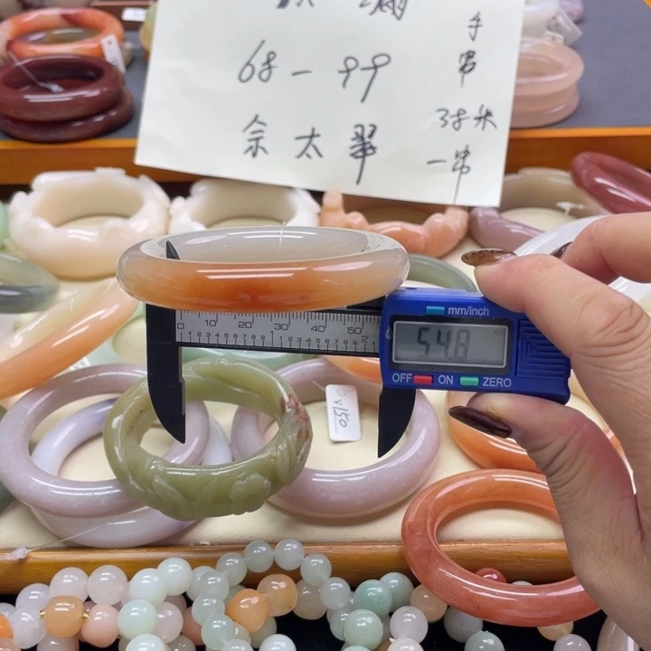 未镶嵌石英岩玉珠宝奇石