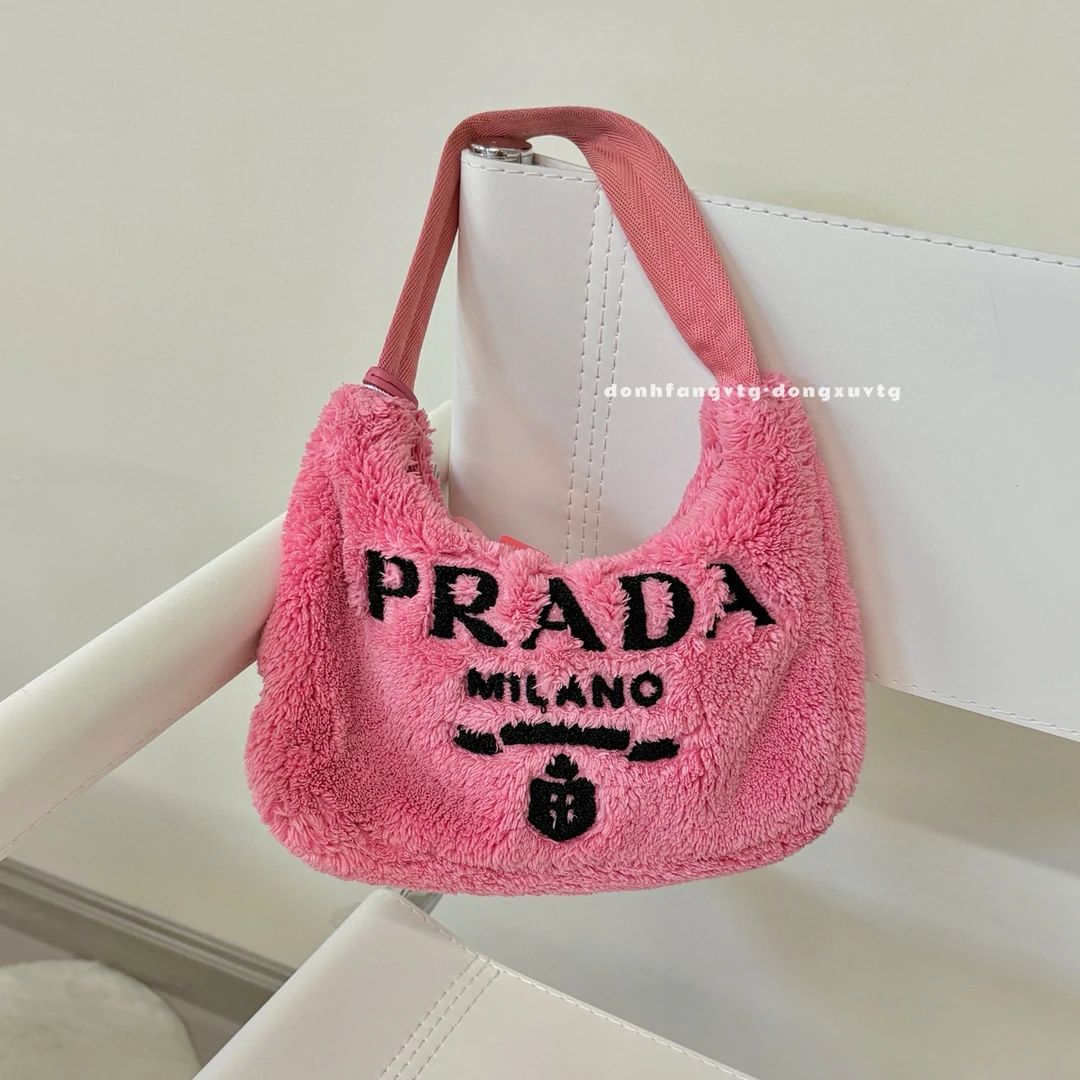 95新 Prada/普拉达 prada 粉色毛毛hobo单肩包