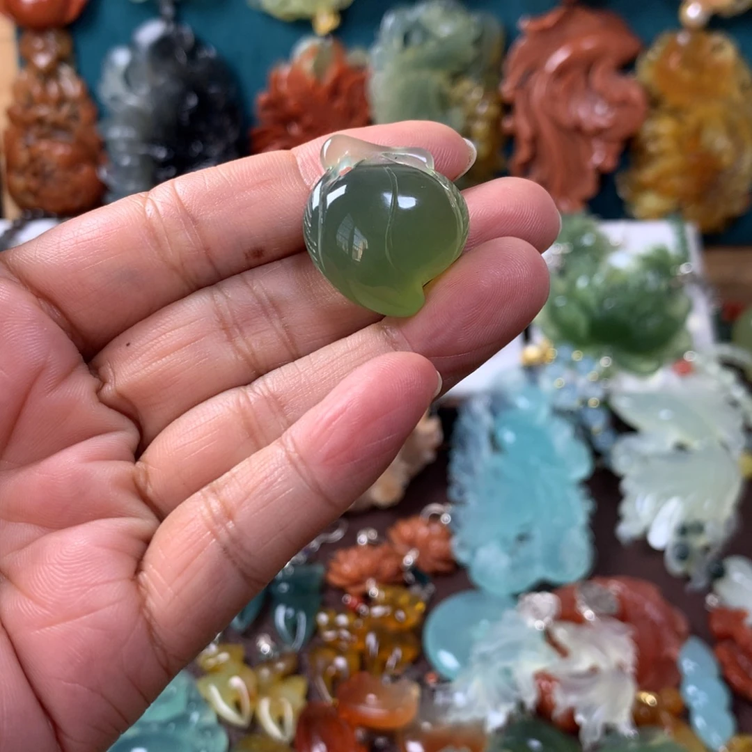 未镶嵌蛇纹石玉挂坠