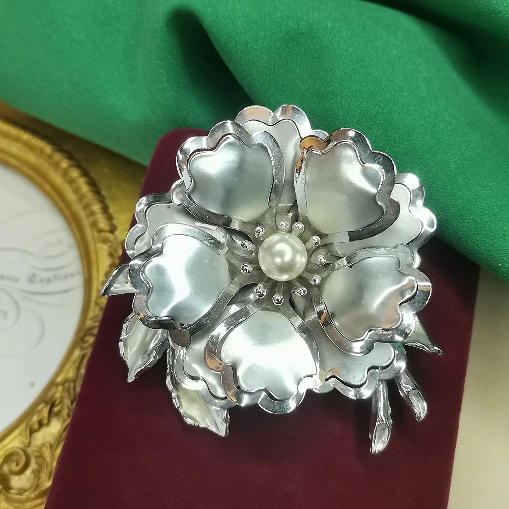 50年代retro立体奶油金山茶胸针[2501035-001]