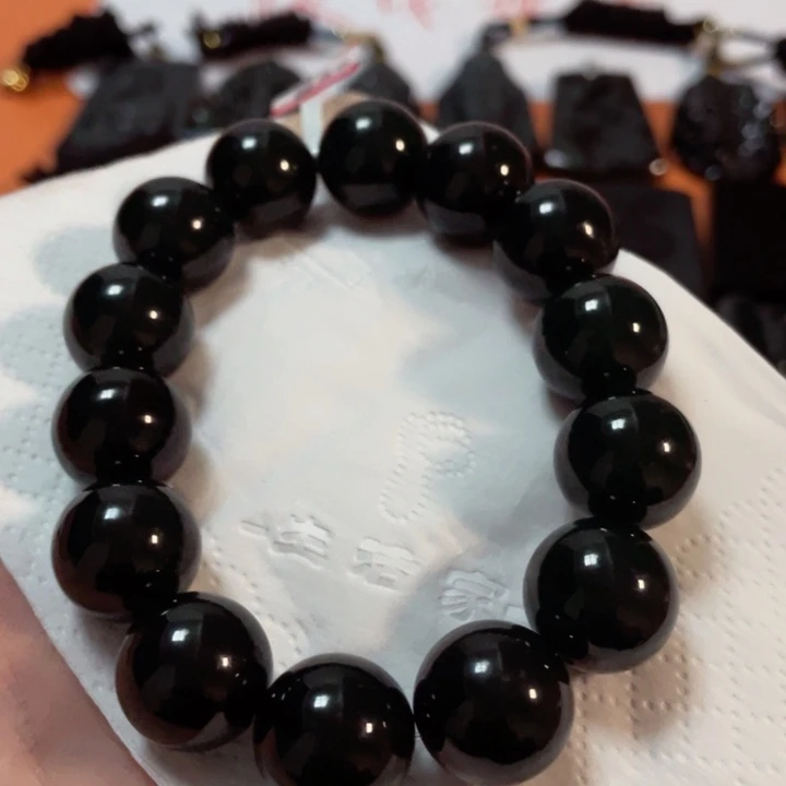 翡翠颈饰未镶嵌忧****猫