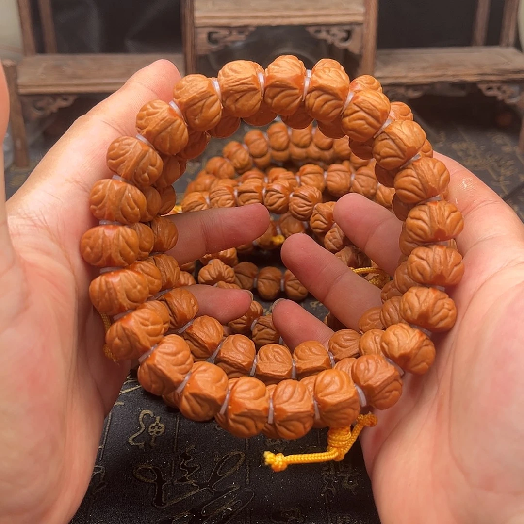 桃核吊坠桃和手持