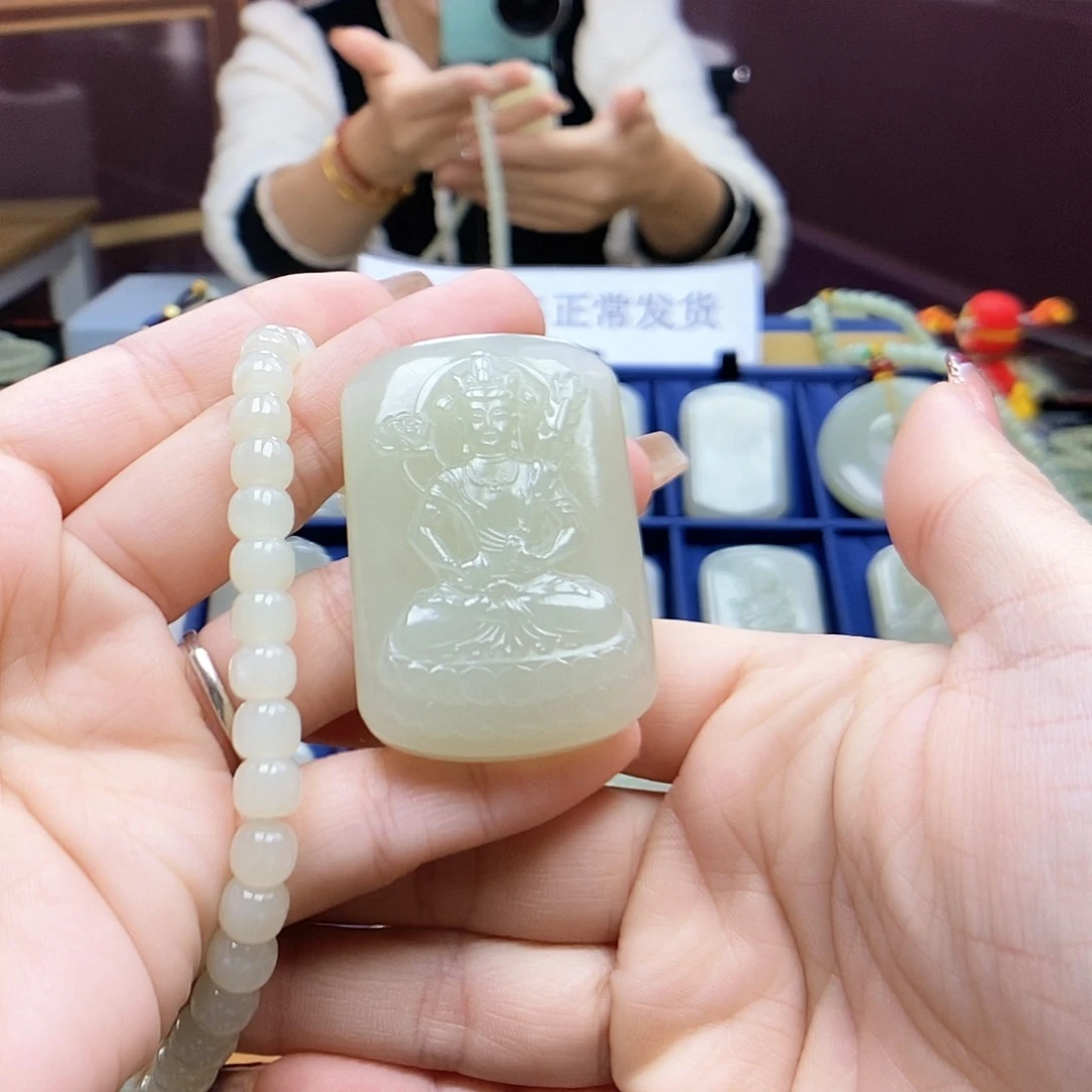 和田玉颈饰未镶嵌罗***振