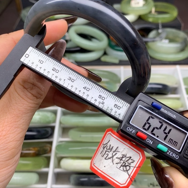 蛇纹石玉未镶嵌手镯702