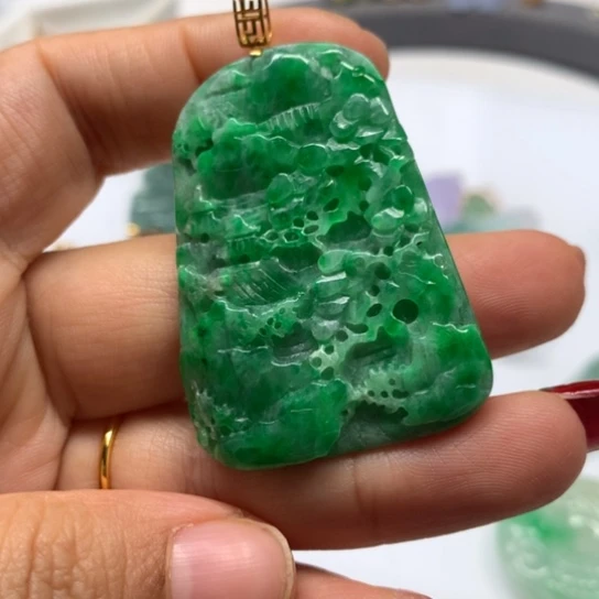 翡翠颈饰未镶嵌翡翠