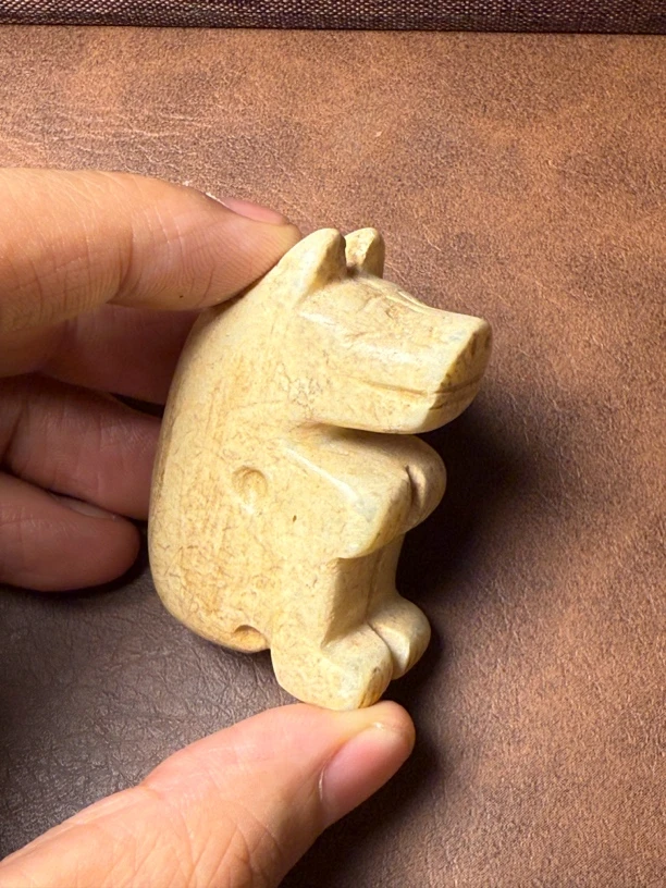 文化期的玉熊 整体鸡骨白的颜色 圆雕件