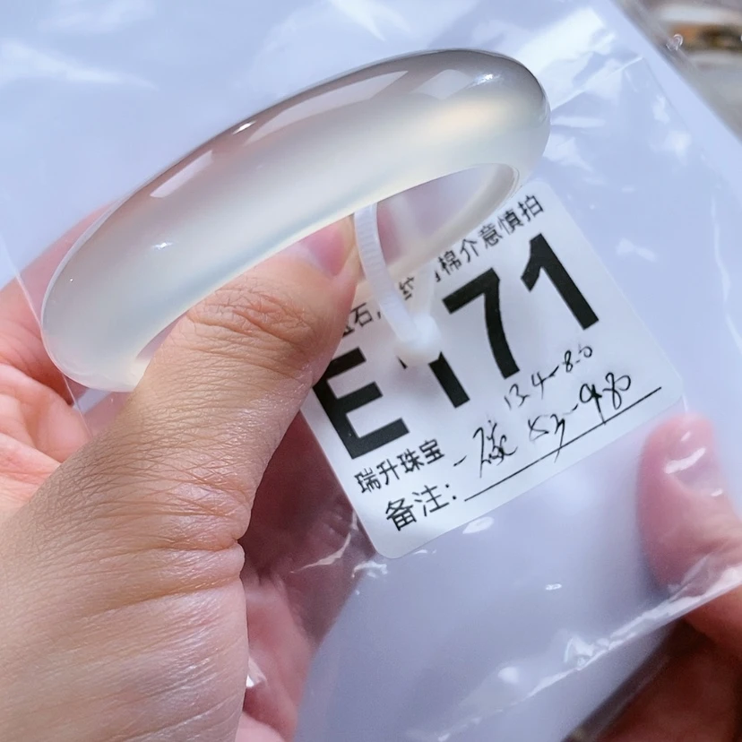 【闪购商品】手镯玛瑙/玉髓未镶嵌一***面