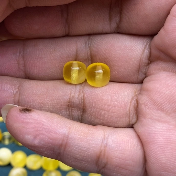 琥珀未镶嵌裸石23号9*8左右2颗