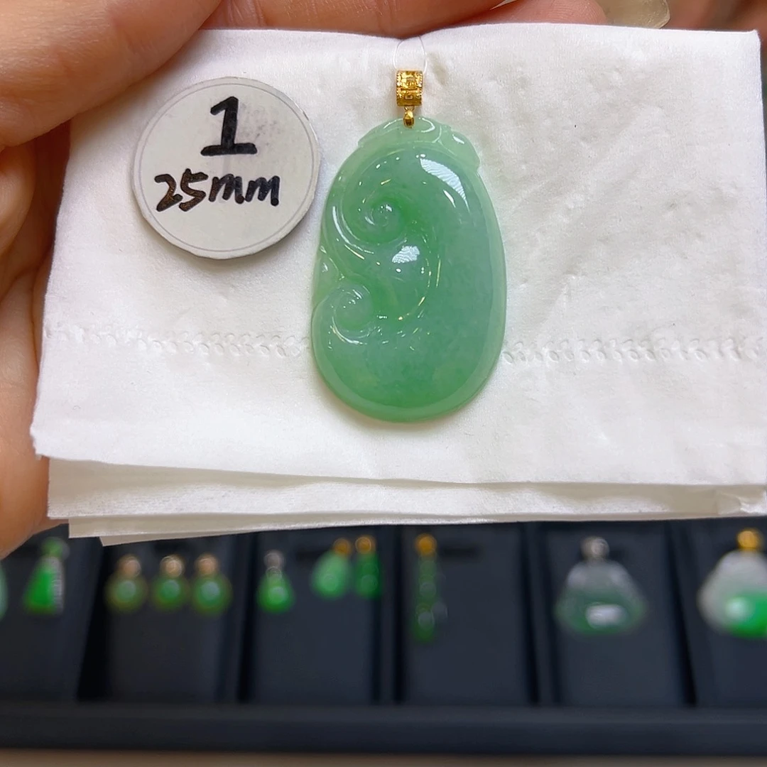 翡翠颈饰18K金镶嵌翡翠