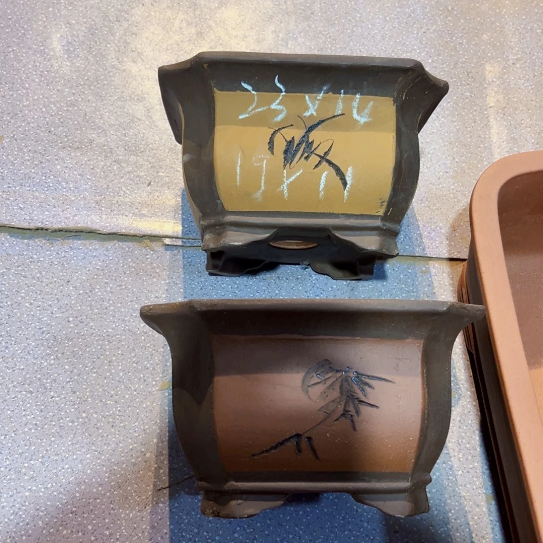 4个切角四方小号，红的一对，黄的一对