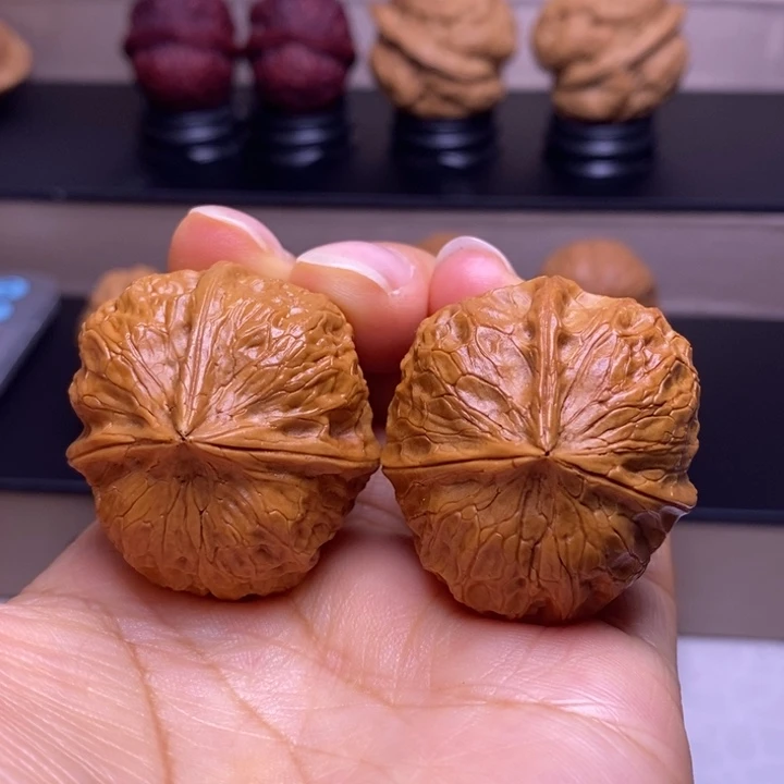 文玩核桃把件玉面三楞35