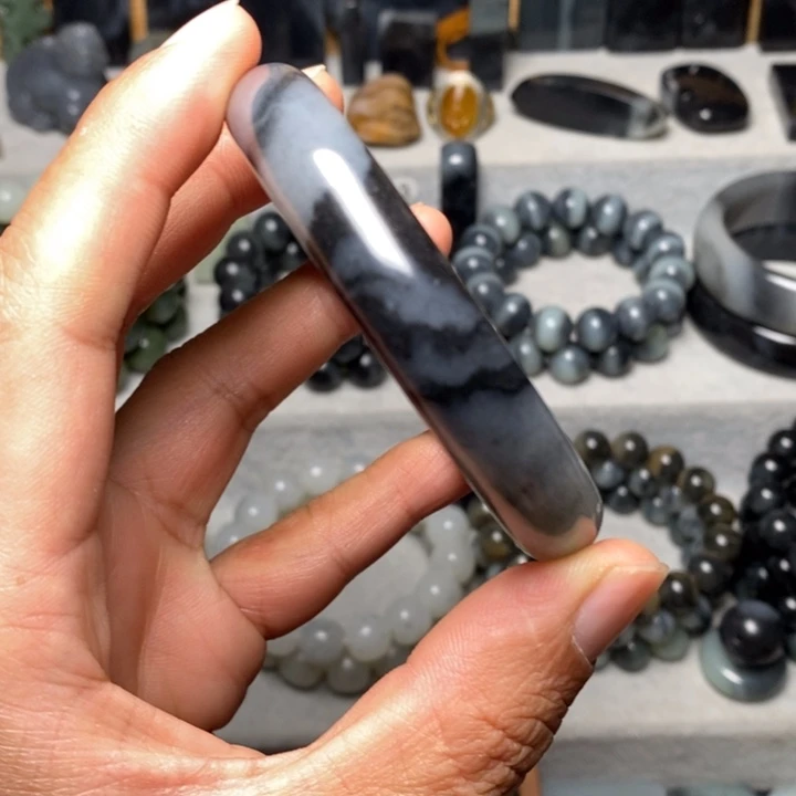 铁***生和田玉未镶嵌颈饰