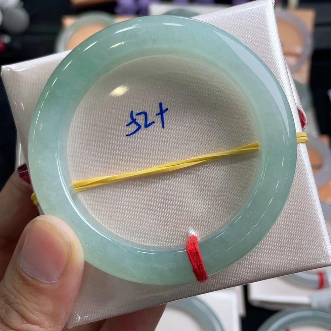 翡翠手镯未镶嵌翡翠
