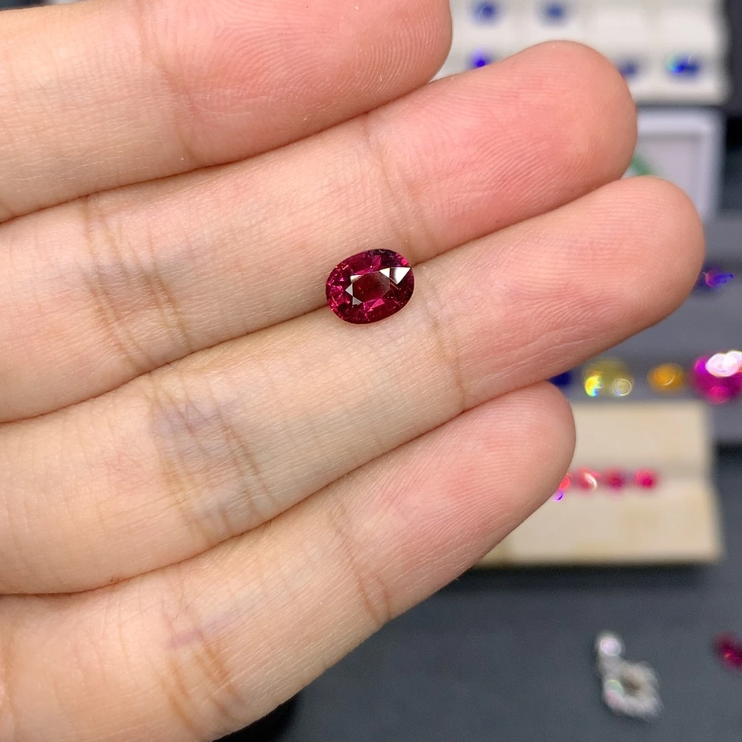 嘉***兰碧玺未镶嵌裸石1.02克拉卢比来