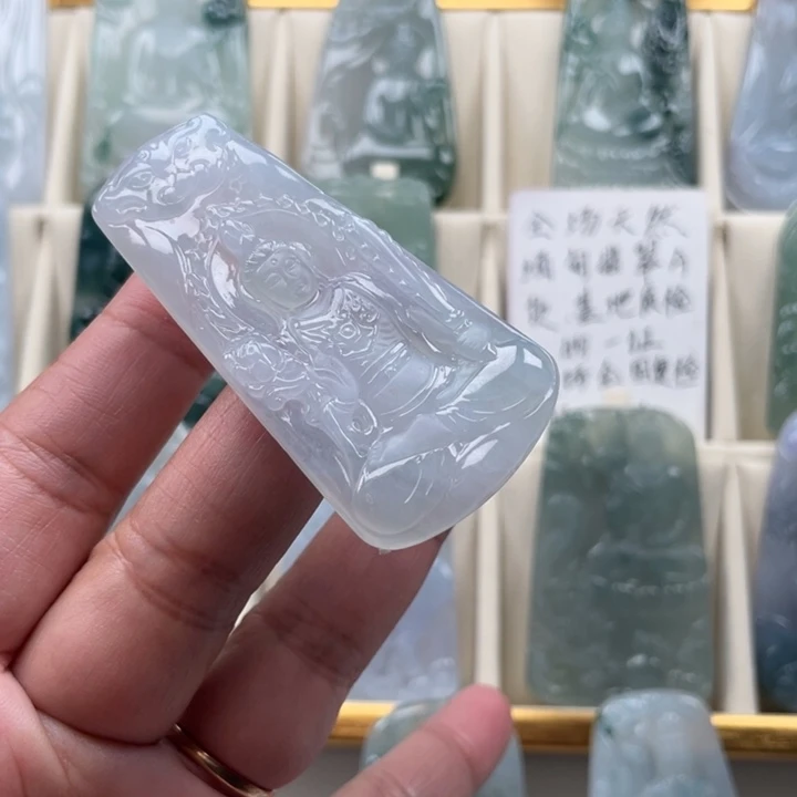 翡翠未镶嵌颈饰玉