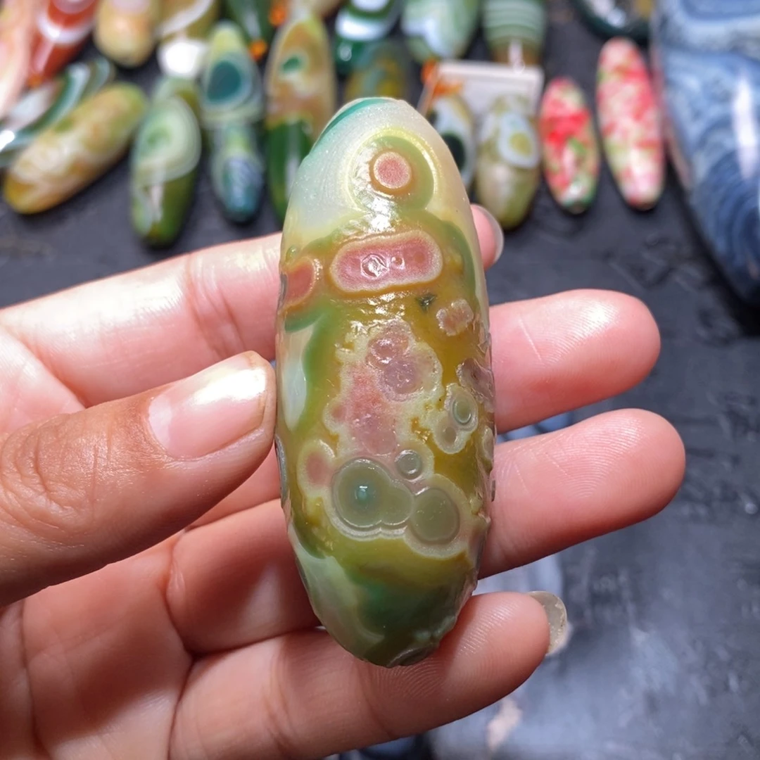 颈饰未镶嵌石英质玉老*童