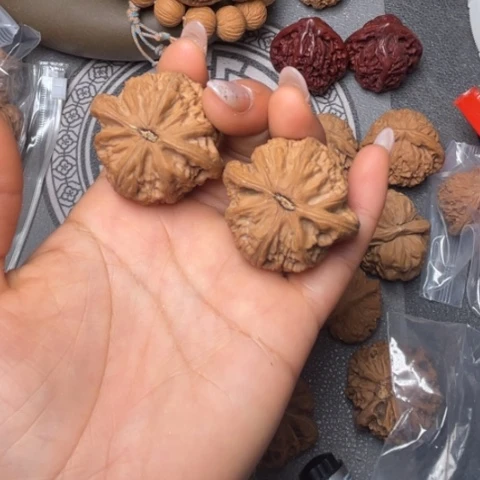 乐***光文玩核桃吊坠战鼓