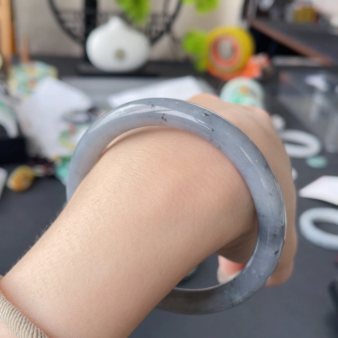 翡翠手镯未镶嵌56乌鸡