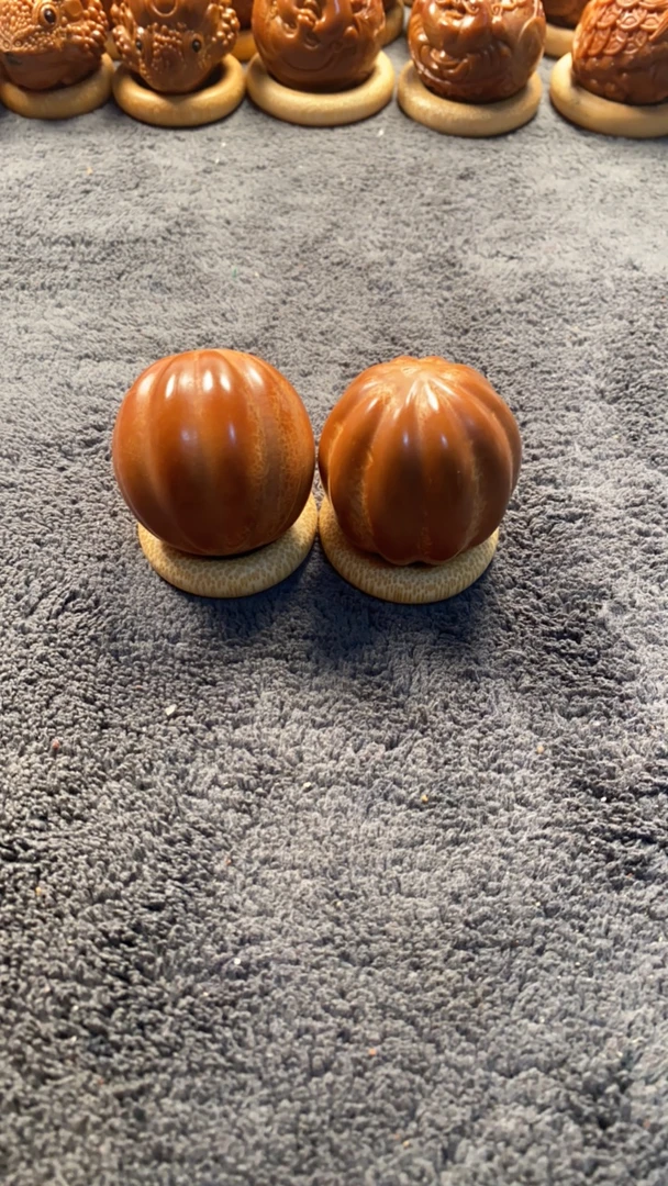 橄榄核雕刻文玩瓜珠一对手球