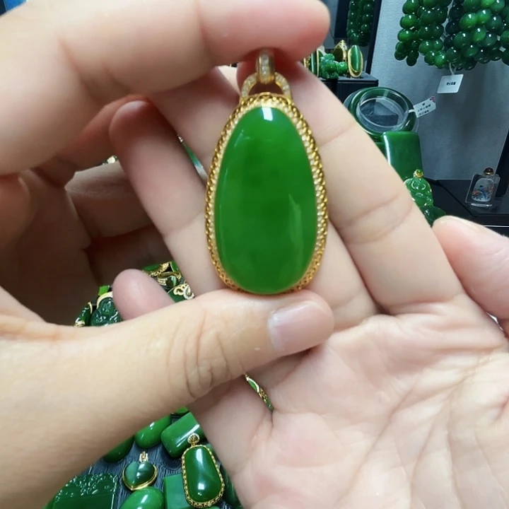 和田玉（碧玉）18K金镶嵌颈饰