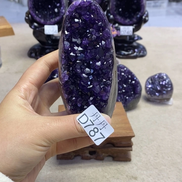 未镶嵌水晶大型摆件（非配饰）