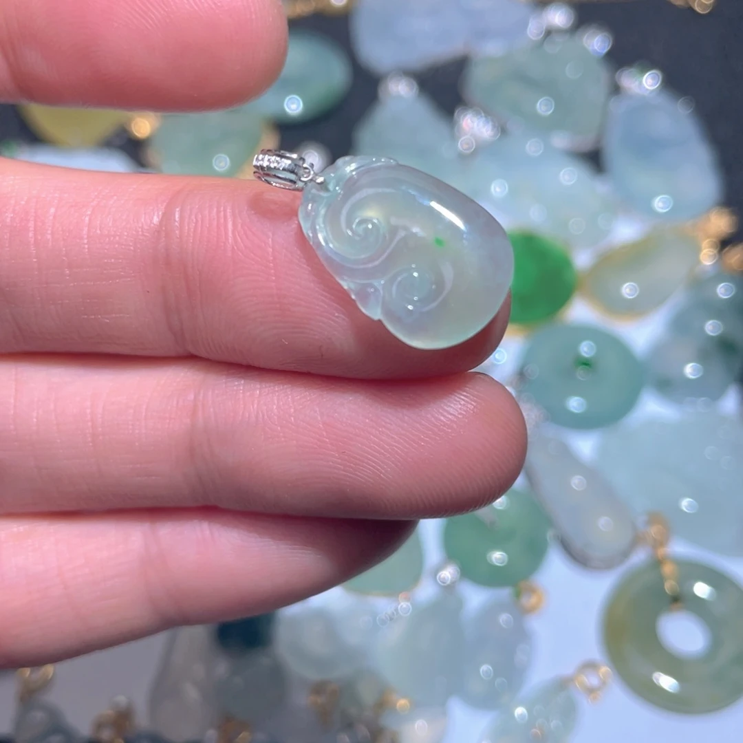 翡翠颈饰18K金镶嵌翡翠