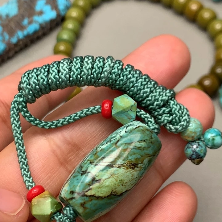 绿松石未镶嵌颈饰