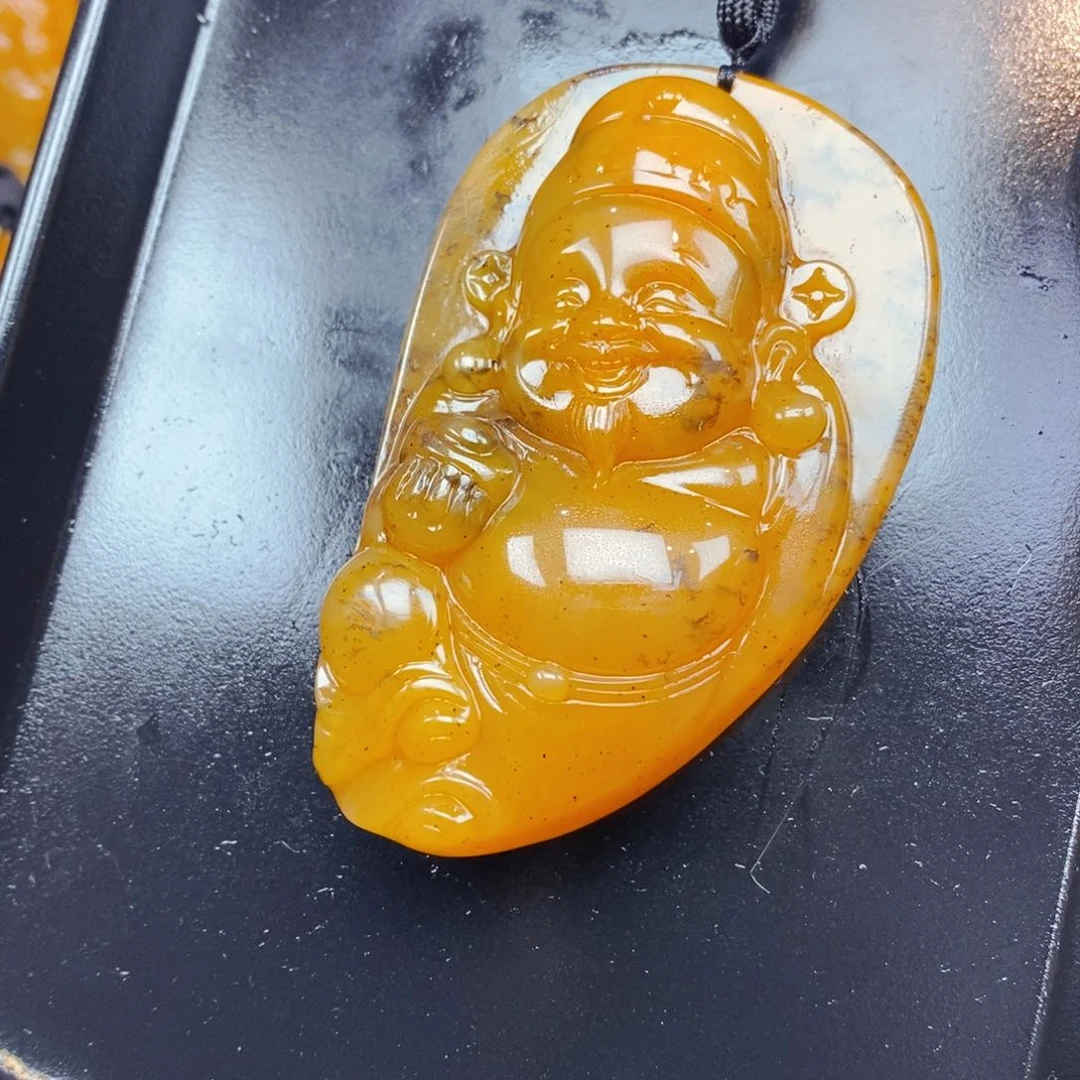 未镶嵌石英质玉（黄龙玉）颈饰
