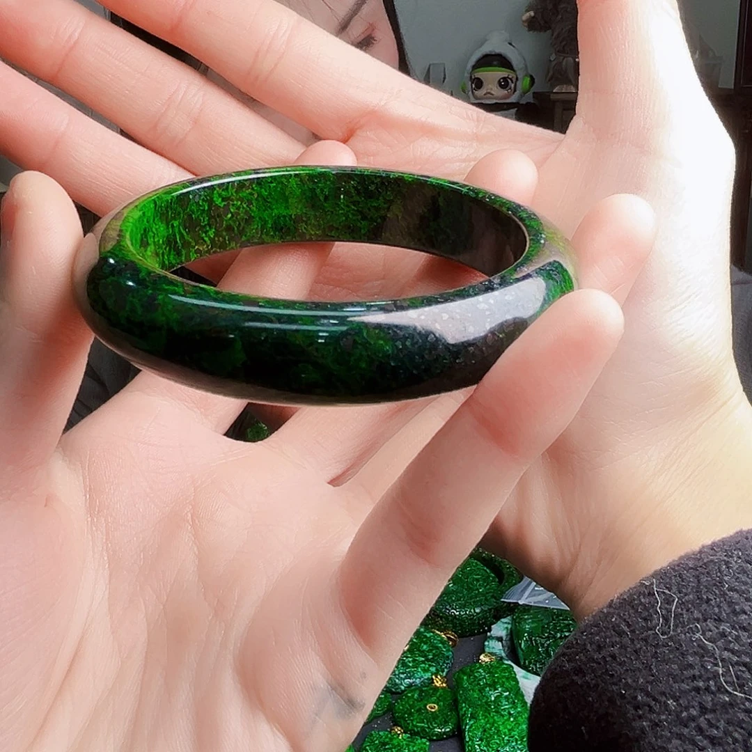 颈饰未镶嵌翡翠多样性