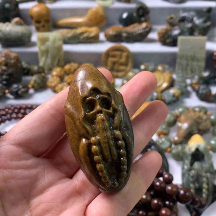 未镶嵌岫岩河磨玉（透闪石质玉）把件