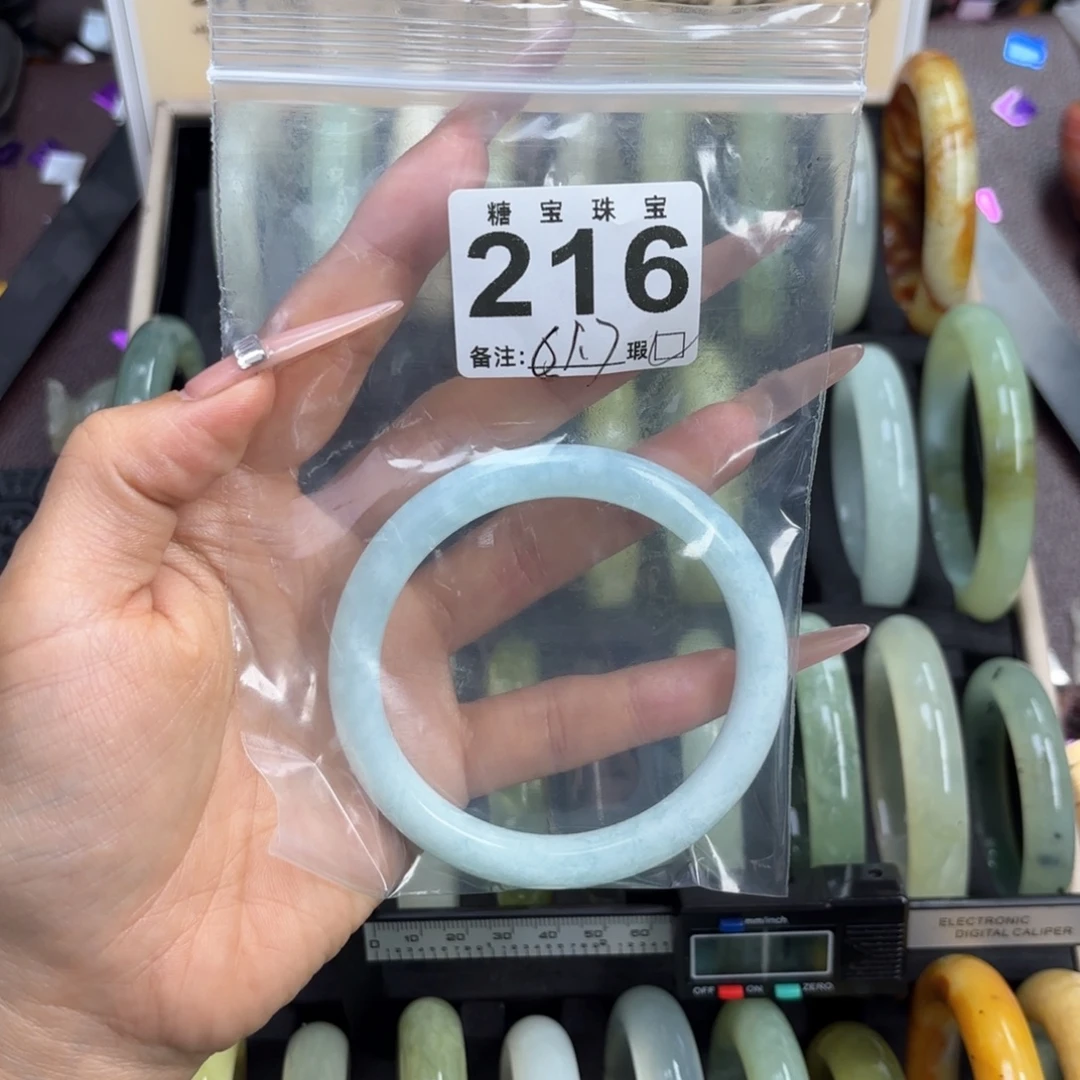 清***枝蛇纹石玉未镶嵌手镯