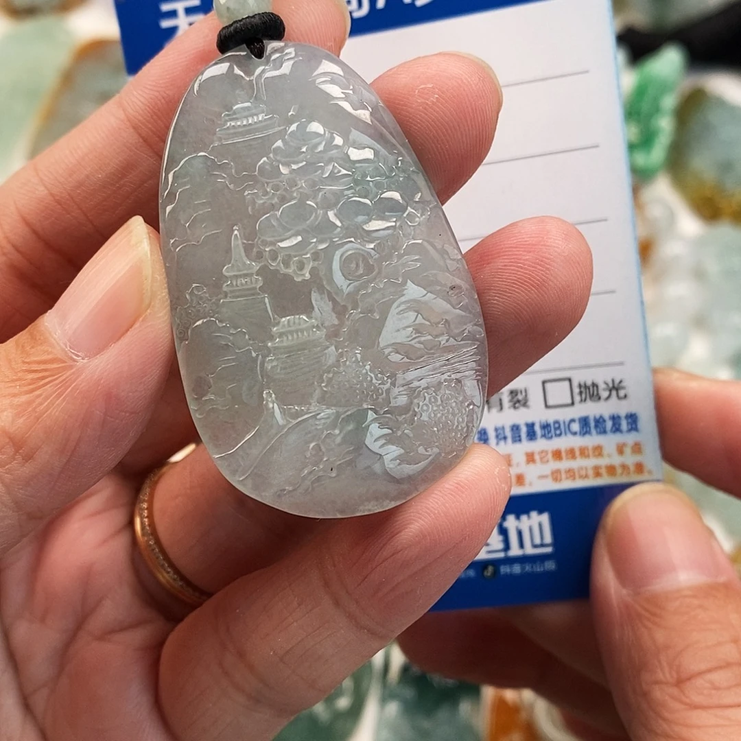 翡翠未镶嵌颈饰山水