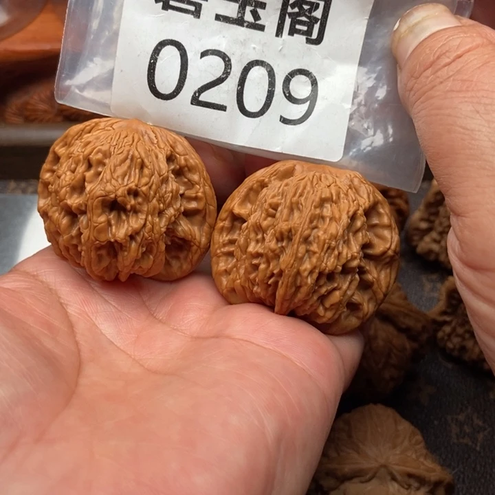 文玩核桃吊坠虎头44
