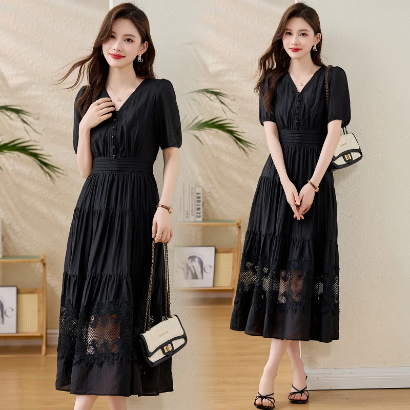气质v领蕾丝拼接连衣裙女2025新款夏季度假风拍照绝美妈妈装a字裙