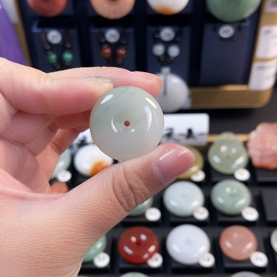 颈饰未镶嵌石英质玉好****己