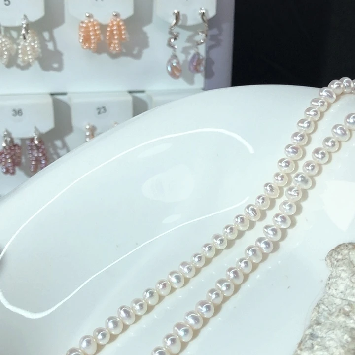 银S925镶嵌淡水珍珠耳饰小**?