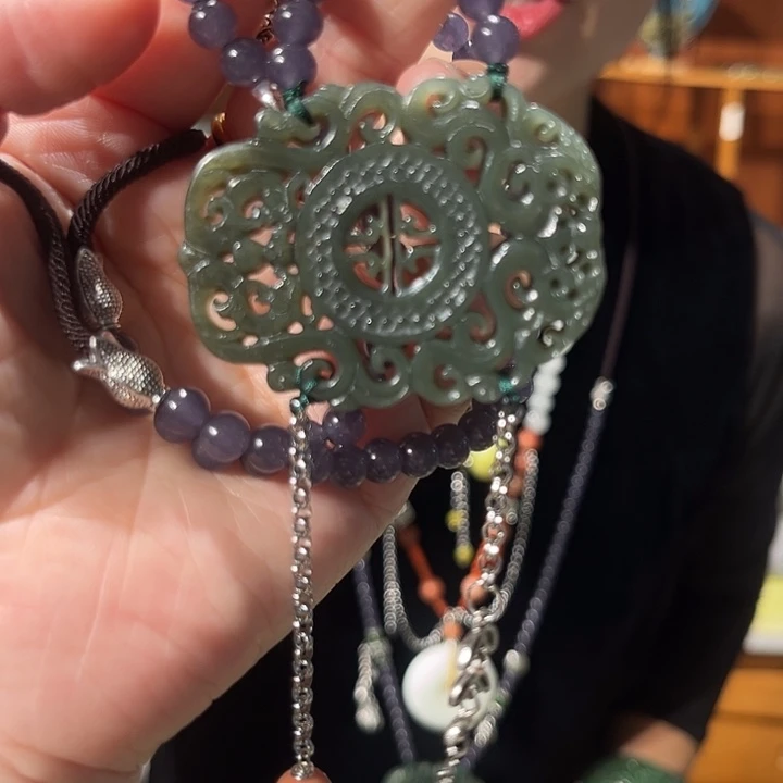 颈饰未镶嵌和田玉（糖玉）