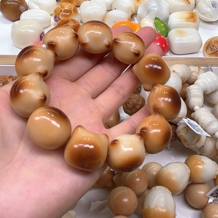 白玉菩提把件5.29.66象牙果炭烤猫头