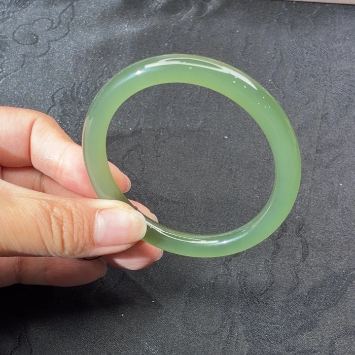 和田玉未镶嵌手镯高冰透湖水绿58