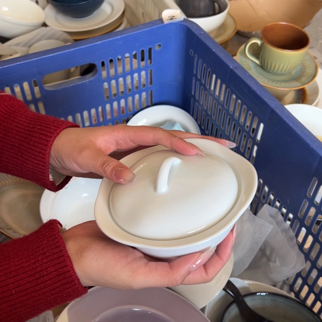 新骨瓷074瑕疵慎拍冷白花瓣带盖炖盅