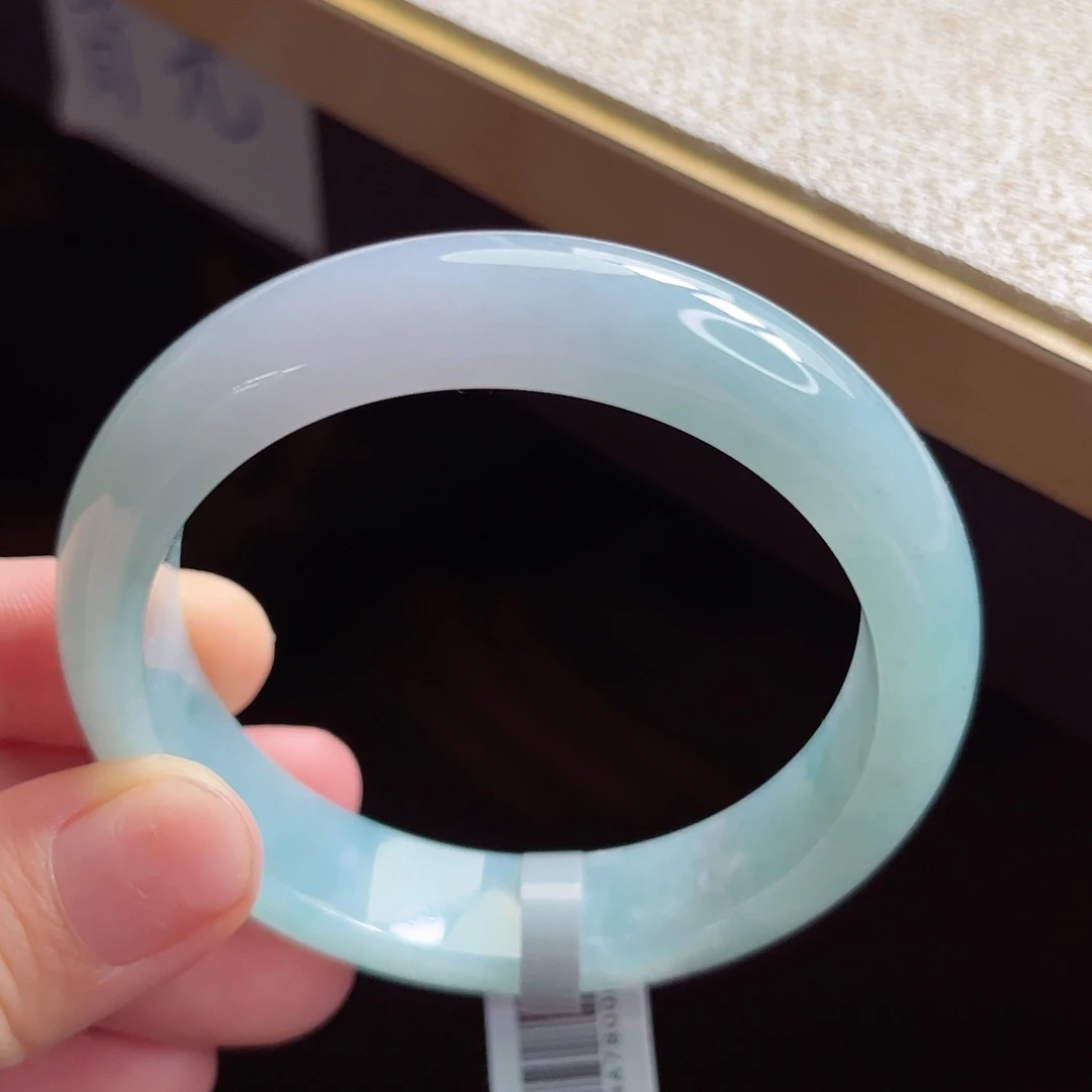 翡翠手镯未镶嵌手镯