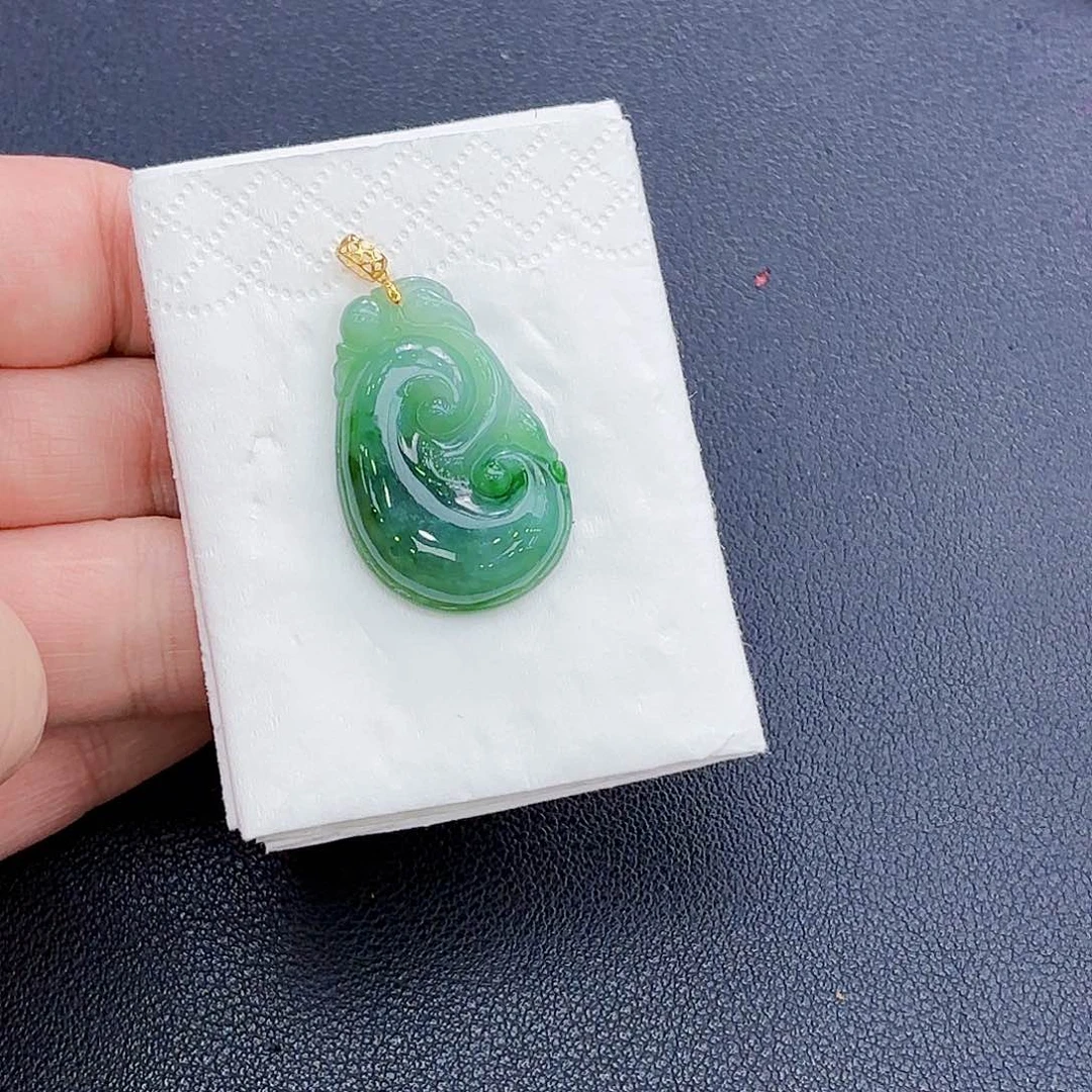 翡翠18K金镶嵌颈饰如意吊坠