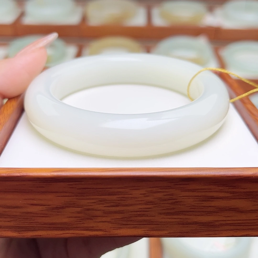 和田玉手镯未镶嵌58.2