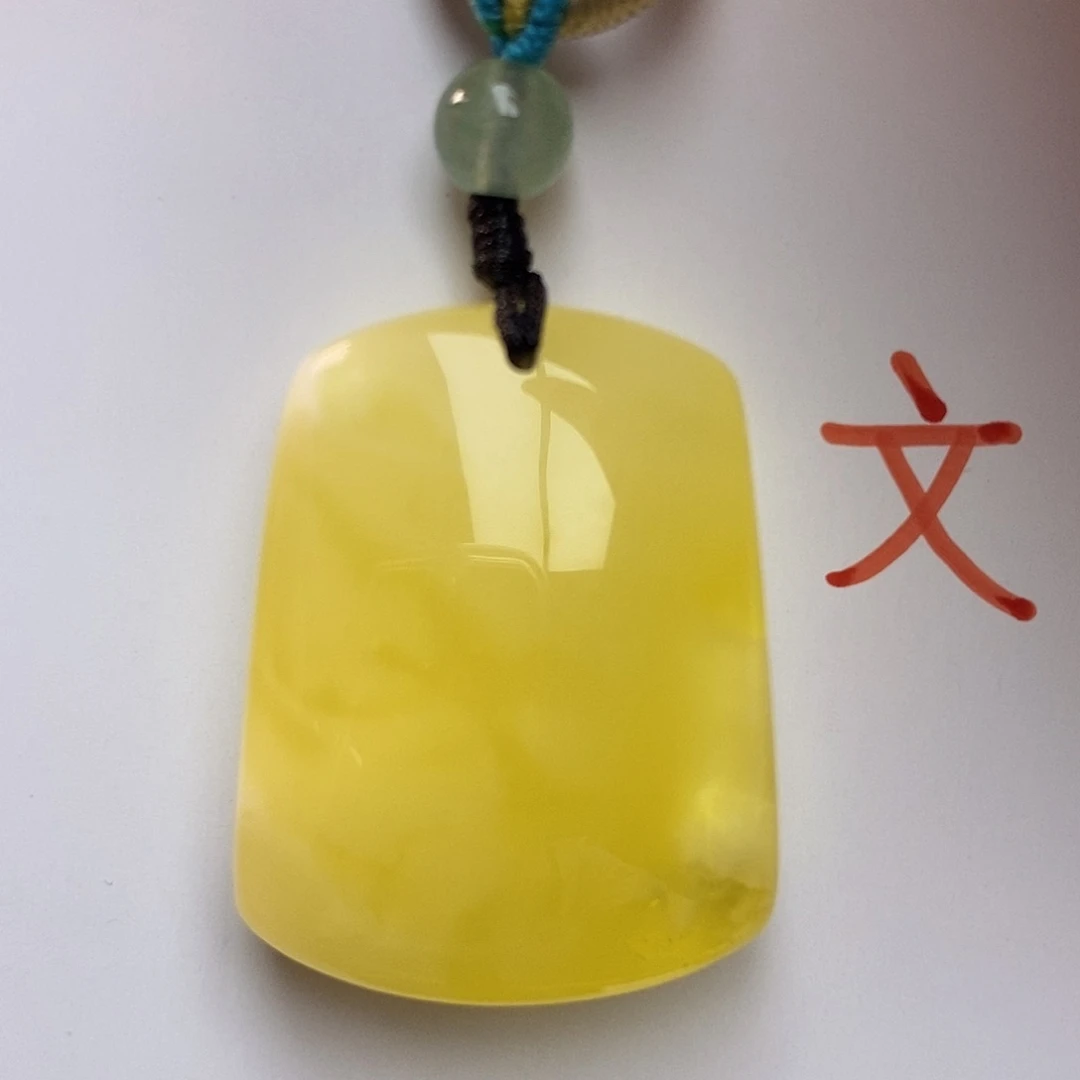 未镶嵌琥珀珠宝奇石90