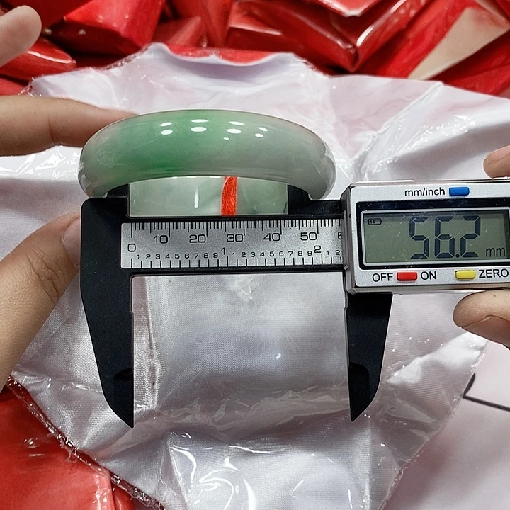 翡翠手镯未镶嵌350