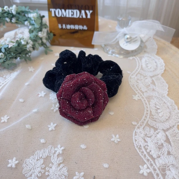 W1322优雅氛围感减龄轻奢百搭砂糖玫瑰丝绒肠圈