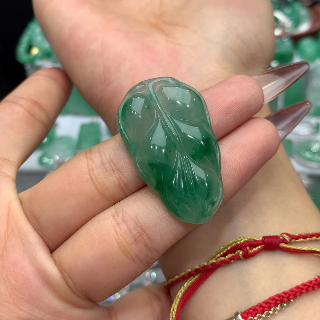 石英质玉（非洲翠）未镶嵌颈饰