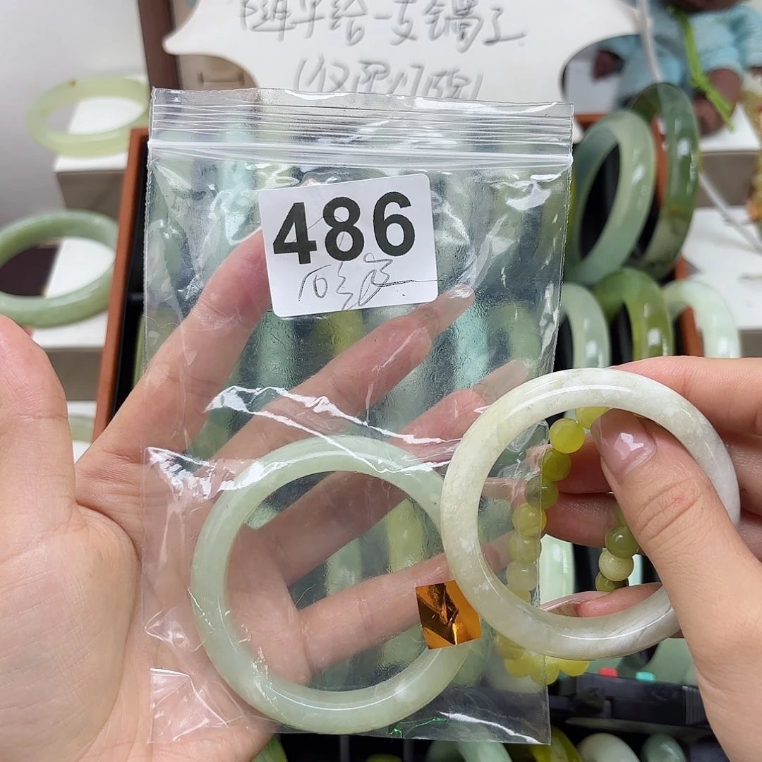 蛇纹石玉未镶嵌手镯炫**人